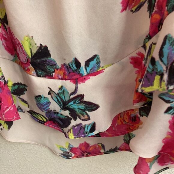 🌺🌸London Times Floral Off The Shoulder Top With Ruffled Bottom 🌸🌺 - Picture 6 of 6